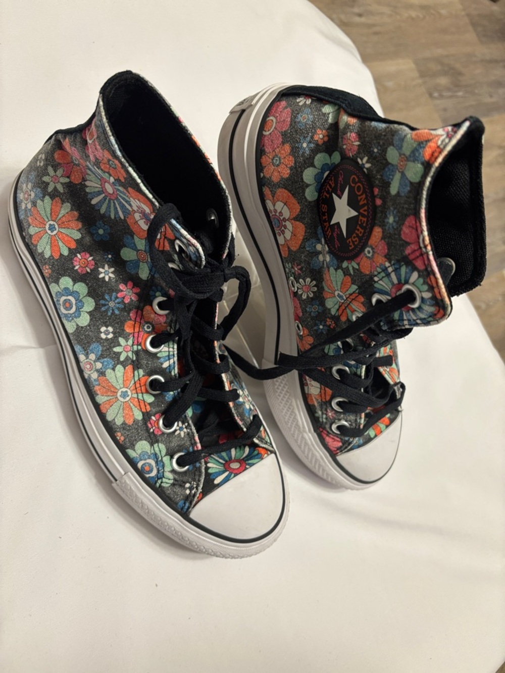 Converse Women’s size 8 Black Floral High-Top Sneakers with Multicolor Flowers - Picture 2 of 7